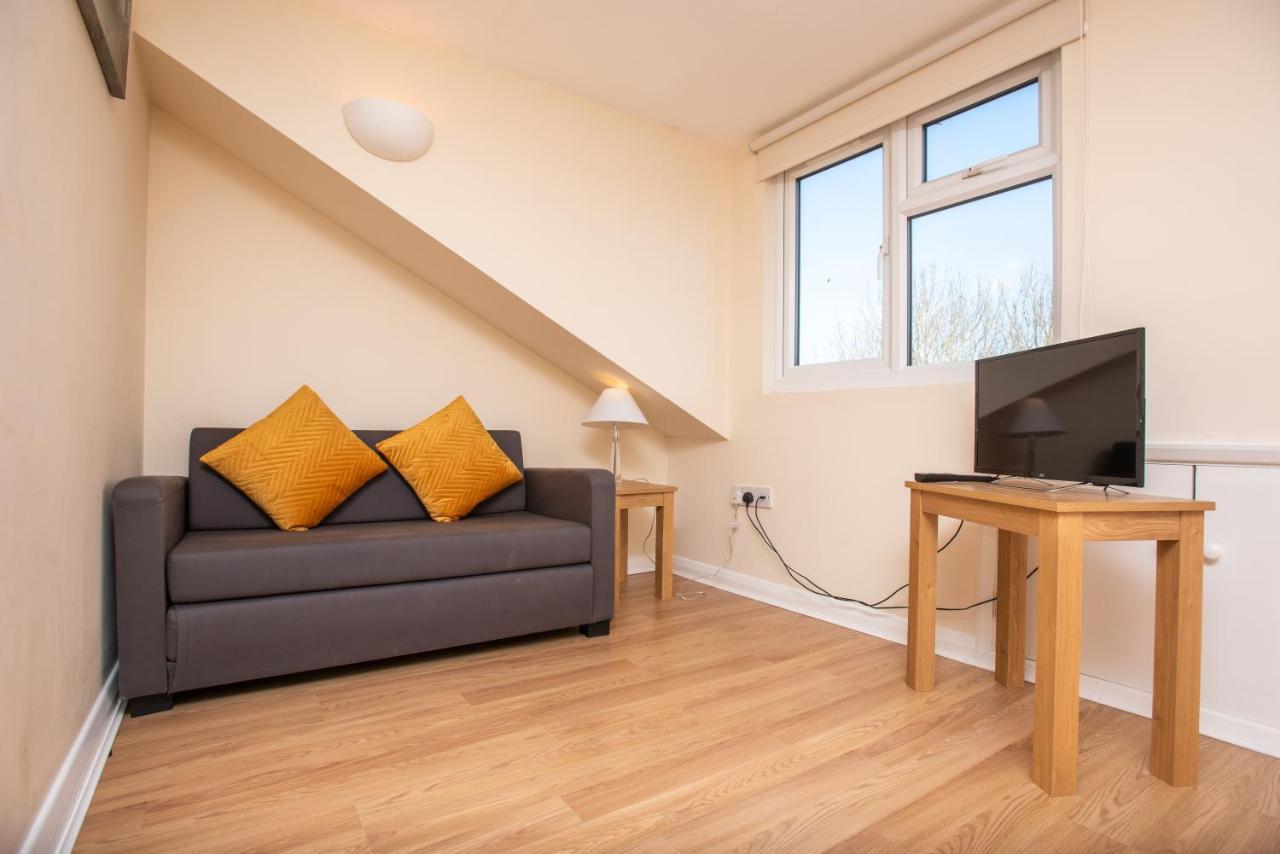 Cowley Spacious Flat With Parking, Oxford Esterno foto