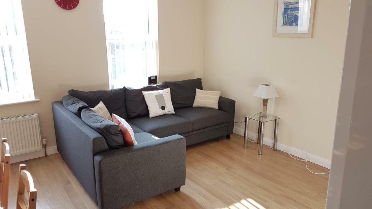 Cowley Spacious Flat With Parking, Oxford Esterno foto